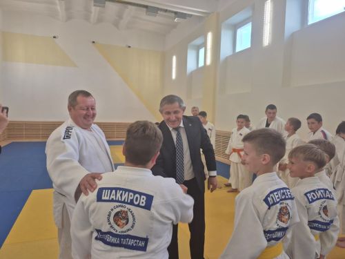 В Нармонке после капитального ремонта открыли спортивный зал