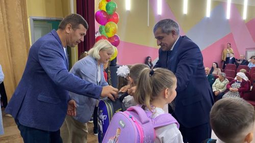 Мир знаний начинается с акции «Помоги собраться в школу»