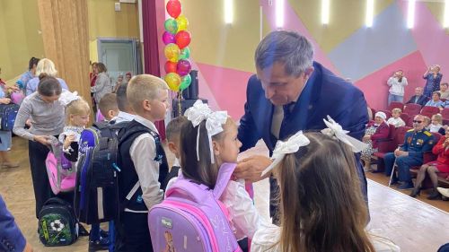 Мир знаний начинается с акции «Помоги собраться в школу»