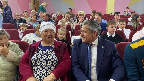 Мир знаний начинается с акции «Помоги собраться в школу»