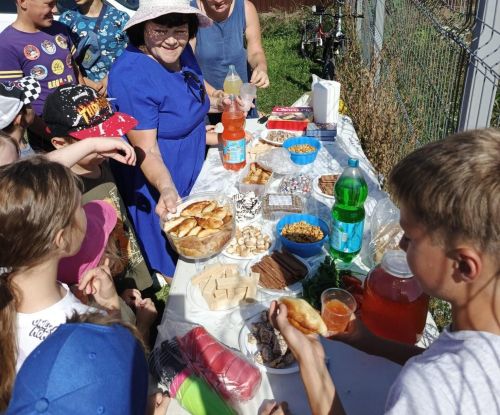 ТОС «Сабантуй» радует жителей праздником улицы «Собери в школу»