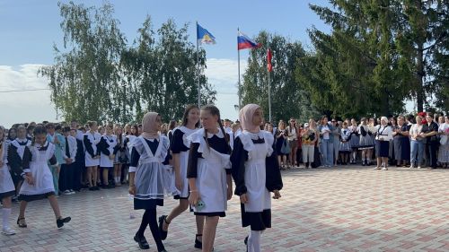 В Лаишевской школе №2 встретили День знаний