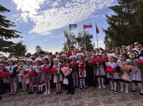 Лаешның 2нче мәктәбендә Белем көнен каршыладылар