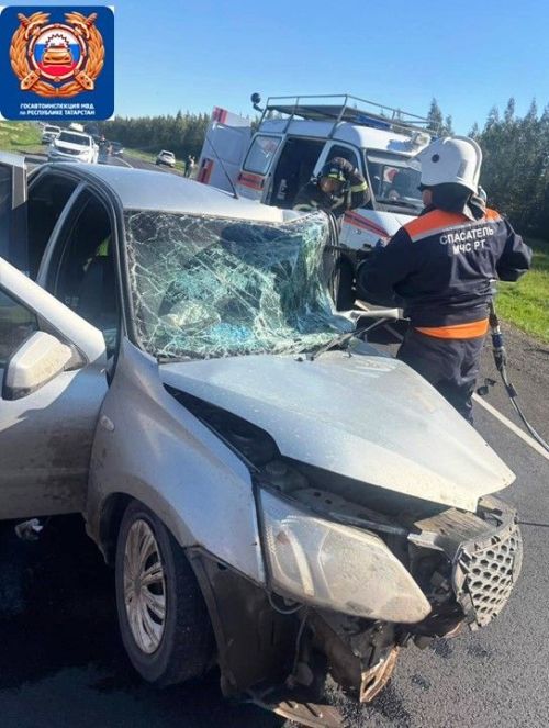 В результате ДТП водитель Datsun погиб, четыре человека госпитализированы