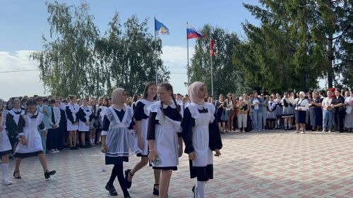 Лаешның 2нче мәктәбендә Белем көнен каршыладылар