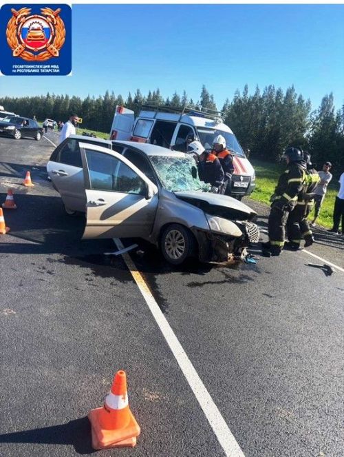 В результате ДТП водитель Datsun погиб, четыре человека госпитализированы