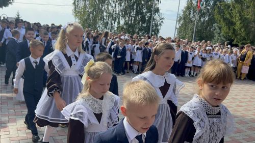 Лаешның 2нче мәктәбендә Белем көнен каршыладылар