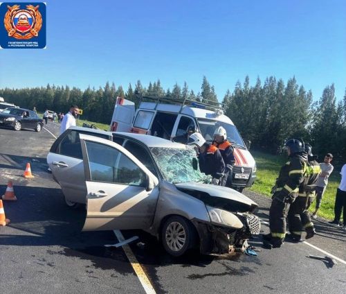 В результате ДТП водитель Datsun погиб, четыре человека госпитализированы
