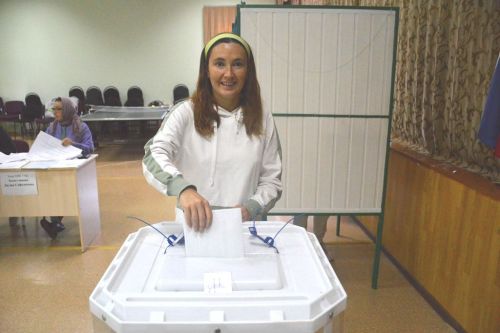 Семья Шавалеевых проголосовала на выборах в селе Державино
