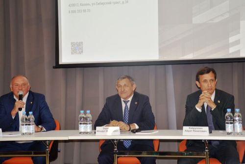 Ильдус Зарипов и Айрат Хайруллин встретились с сотрудниками компании ICL