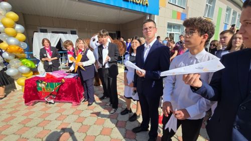 В День знаний в Лаишевском районе наградили детей, которые работали летом в агрофирме