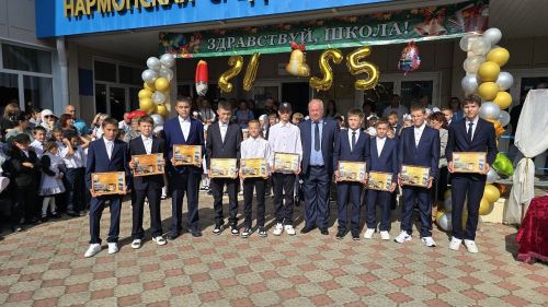 В День знаний в Лаишевском районе наградили детей, которые работали летом в агрофирме
