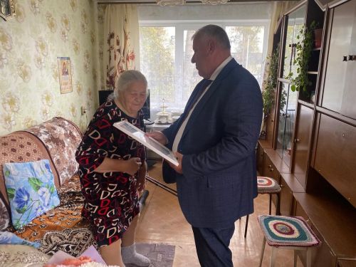 В Лаишевском районе ветерана труда поздравили с 85-летием