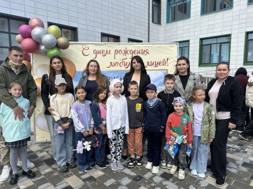 На дне рождения лицея «Гармония» в Лаишевском районе проводили мастер-классы по иероглифам и робототехнике