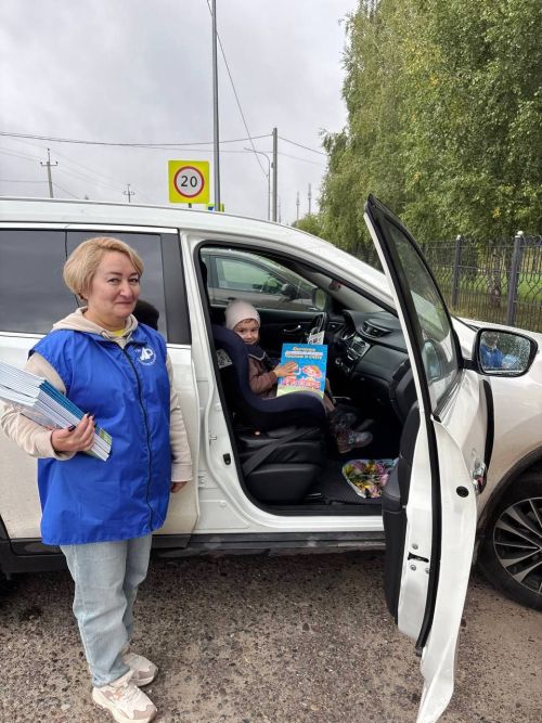 Маленькие помощники инспекторов движения учат безопасности