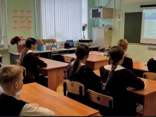 Пәрәү мәктәбендә «Россия — минем офыкларым» курсының беренче дәресе узды.