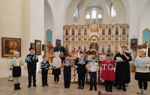 Дети воскресной школы поздравили прихожан с Рождеством в Свято-Троицком соборе Лаишево