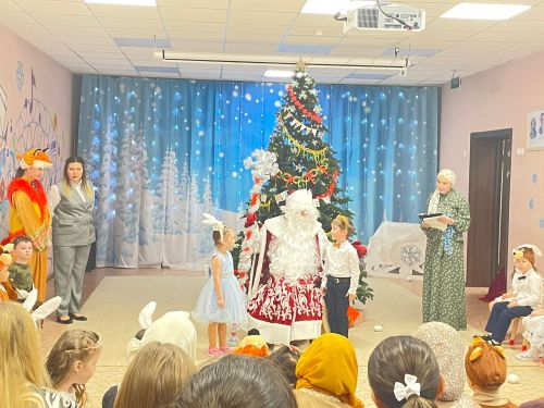 Новогодние утренники дарят счастье детям Лаишевского района