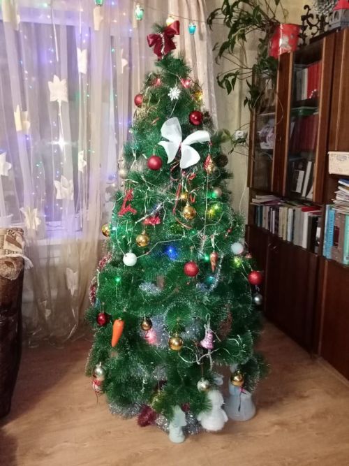 Эта елочка украшает дом Валентины Вариной