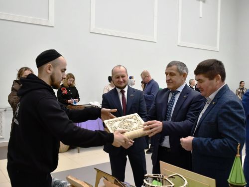 В Малоелгинском поселении живут талантливые люди