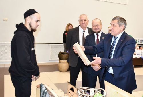 В Малоелгинском поселении живут талантливые люди