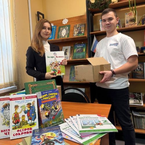 Сторонники «Единой России» передали книги в библиотеку Лаишевского района