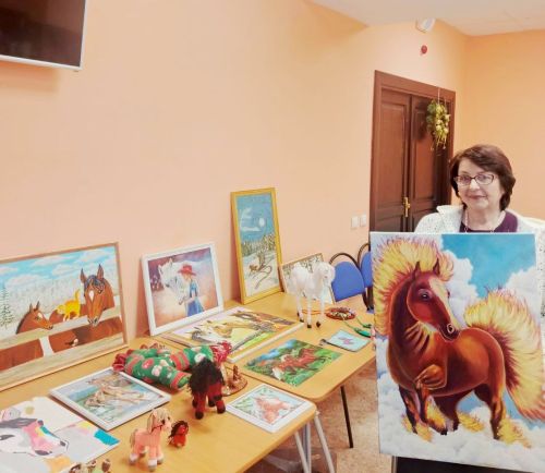 Выставка «Огненная лошадь»: искусство, дружба и светлая душа встретились в одном зале
