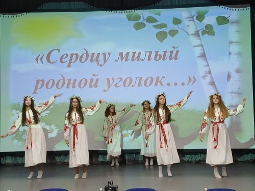 В Нармонском поселении творческие люди — выставка и концерт на встрече с руководством