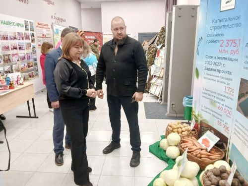 В Нармонском поселении творческие люди — выставка и концерт на встрече с руководством