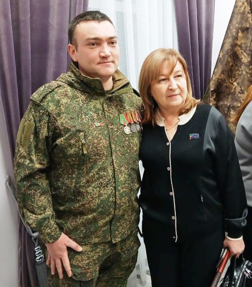 В Нармонском поселении творческие люди — выставка и концерт на встрече с руководством