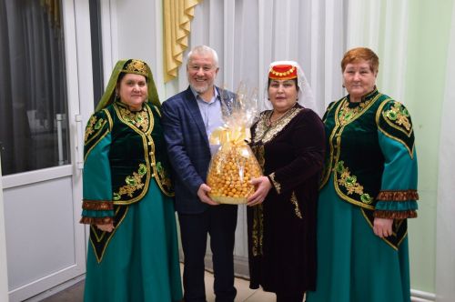 Татарско-Сараловский дом культуры получил в подарок гармонь от главы Лаишевского района