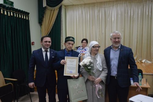 Татарско-Сараловский дом культуры получил в подарок гармонь от главы Лаишевского района