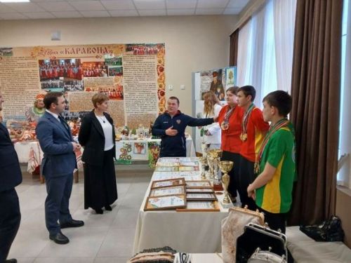 Җирлектә яшәүчеләр белән очрашу: Никольский яши һәм үсә
