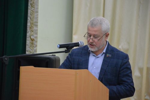 Татарско-Сараловский дом культуры получил в подарок гармонь от главы Лаишевского района