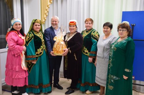 Татарско-Сараловский дом культуры получил в подарок гармонь от главы Лаишевского района
