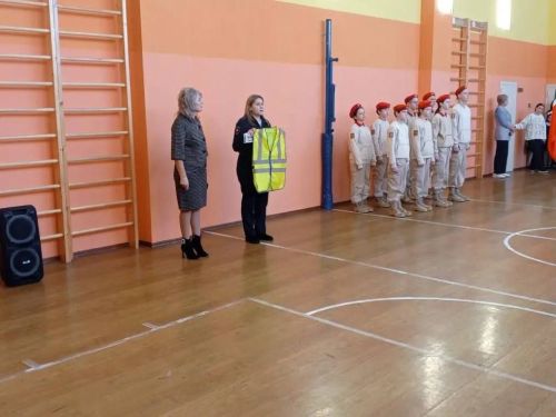 На страже детской безопасности: инспектор БДД встретилась с учениками школы №2