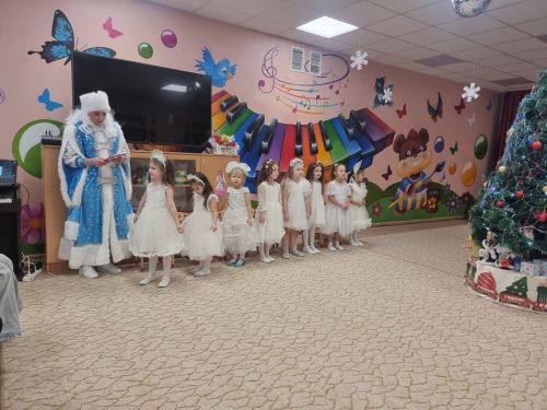 Новогодний утренник погрузил лаишевских ребят в атмосферу сказки