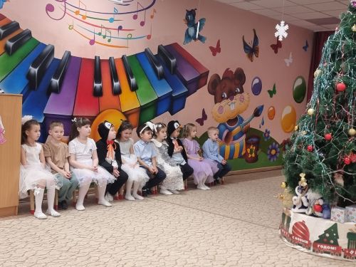 Новогодний утренник погрузил лаишевских ребят в атмосферу сказки