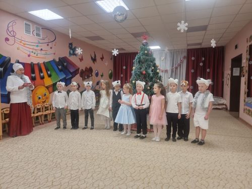 Новогодний утренник погрузил лаишевских ребят в атмосферу сказки