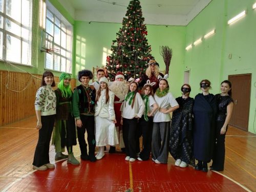 «Новые танцы» и встреча с Кикиморой: как в Лаишевском районе встретили Новый год