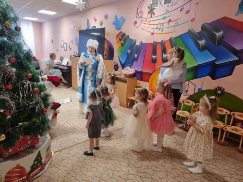 Новогодний утренник погрузил лаишевских ребят в атмосферу сказки