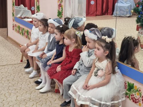 Новогодний утренник погрузил лаишевских ребят в атмосферу сказки