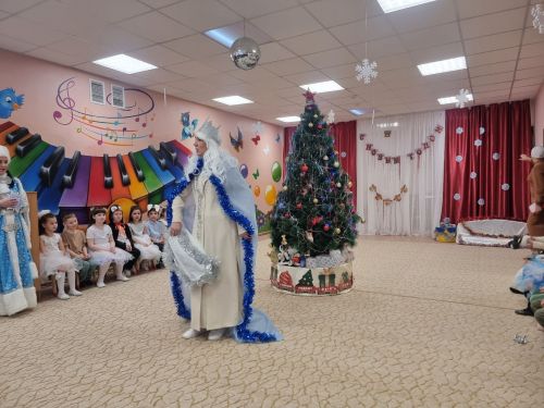 Новогодний утренник погрузил лаишевских ребят в атмосферу сказки