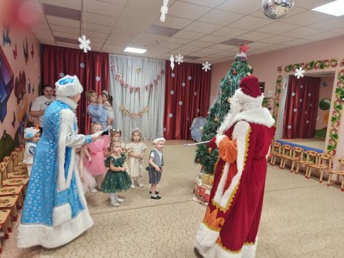 Новогодний утренник погрузил лаишевских ребят в атмосферу сказки