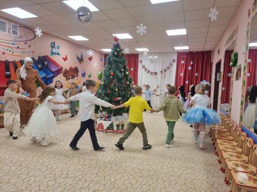 Новогодний утренник погрузил лаишевских ребят в атмосферу сказки