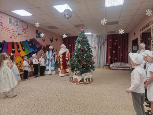 Новогодний утренник погрузил лаишевских ребят в атмосферу сказки