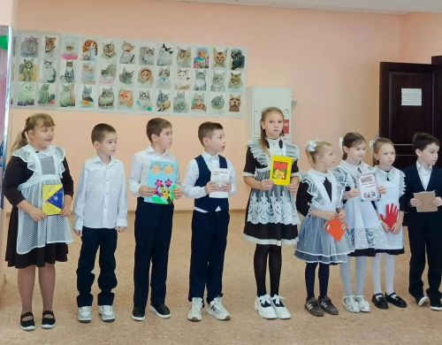 Дети поздравили участников Ордена Милосердия с Днём пожилого человека