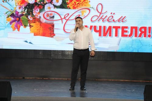 Лаеш районында мәгариф хезмәткәрләрен тантаналы рәвештә бүләкләделәр