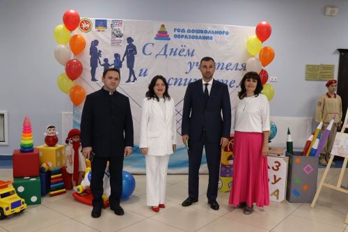 Лаеш районында мәгариф хезмәткәрләрен тантаналы рәвештә бүләкләделәр