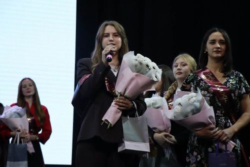 Лаеш районында мәгариф хезмәткәрләрен тантаналы рәвештә бүләкләделәр